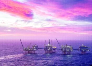 أسعار النفط تهبط.. لكنها تحقق أكبر مكسب أسبوعي منذ أكتوبر