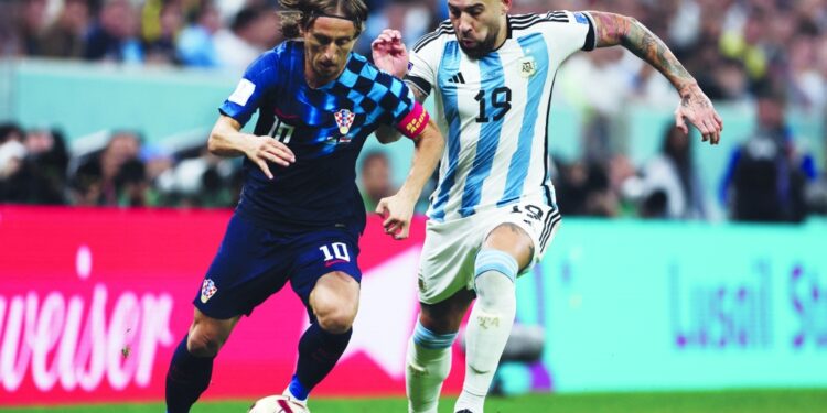 زلاتكو يطالب مودريتش بعدم الاعتزال الدولي