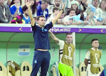 مينوتي يشيد بالجهاز الفني لمنتخب الأرجنتين