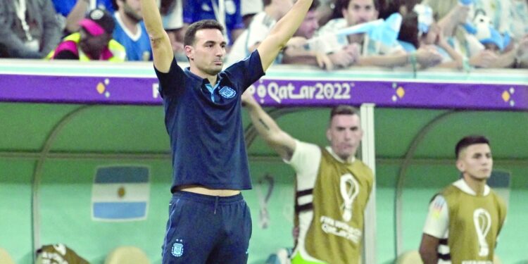 مينوتي يشيد بالجهاز الفني لمنتخب الأرجنتين 1 مينوتي يشيد بالجهاز الفني لمنتخب الأرجنتين