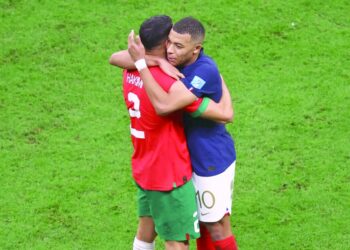 بعد تعليقها 90 دقيقة… صداقة مبابي وحكيمي تتصدر المشهد