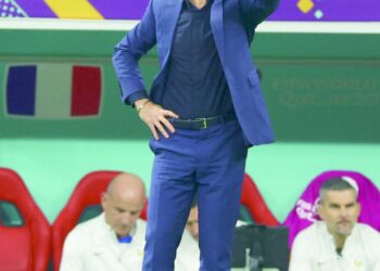 ديشامب: التأهل لنهائي المونديال أهم من مستقبلي !