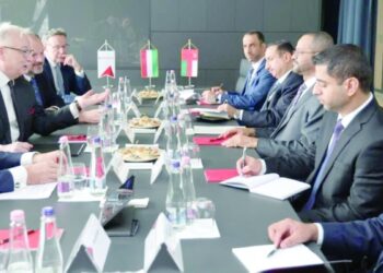 وزير الخارجية يوضح جهود سلطنة عُمان في مكافحة التغير المناخي وبلوغ الحياد الصفري