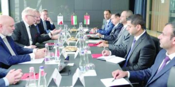 وزير الخارجية يوضح جهود سلطنة عُمان في مكافحة التغير المناخي وبلوغ الحياد الصفري