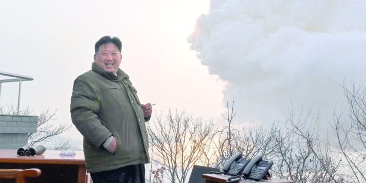 كوريا الشمالية تختبر "محركا يعمل بالوقود الصلب بقوة دفع كبيرة" 1 كوريا الشمالية تختبر “محركا يعمل بالوقود الصلب بقوة دفع كبيرة”