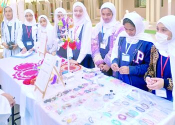 أعمال إبداعية في معرض « مواهب الشامل » بولاية السيب