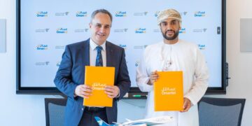شراكة بين عمانتل والطيران العماني لتوفير “شريحة باقة الزوار” على متن الرحلات القادمة إلى سلطنة عمان