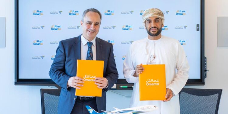 شراكة بين عمانتل والطيران العماني لتوفير "شريحة باقة الزوار" على متن الرحلات القادمة إلى سلطنة عمان 1 شراكة بين عمانتل والطيران العماني لتوفير “شريحة باقة الزوار” على متن الرحلات القادمة إلى سلطنة عمان