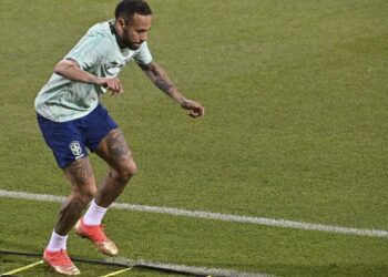 تيتي يلمح إلى مشاركة نيمار أمام كوريا الجنوبية