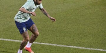 تيتي يلمح إلى مشاركة نيمار أمام كوريا الجنوبية