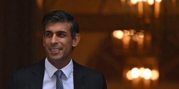 رئيس الوزراء البريطاني على تويتر: نرفع القبعة لقطر