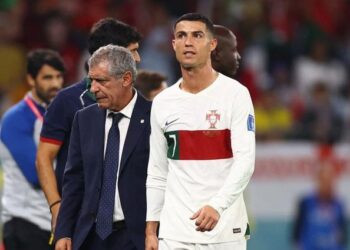 سانتوش غير سعيد بتصرف رونالدو بعد استبداله