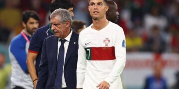 سانتوش غير سعيد بتصرف رونالدو بعد استبداله