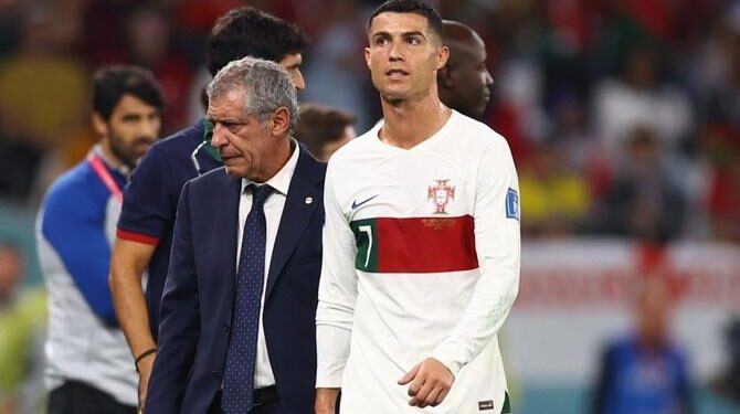 سانتوش غير سعيد بتصرف رونالدو بعد استبداله 1 سانتوش غير سعيد بتصرف رونالدو بعد استبداله