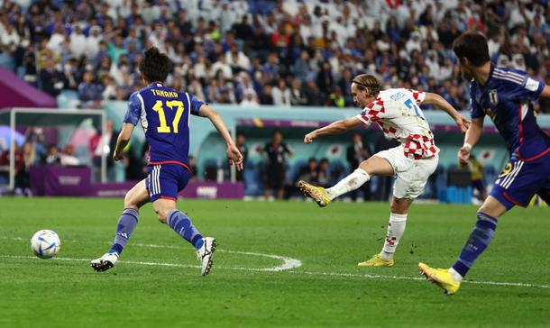 كرواتيا في ربع النهائي بفضل ركلات الترجيح 2 4537733 2022 12 05T173505Z 1778974915 UP1EIC51CUFKR RTRMADP 3 SOCCER WORLDCUP JPN CRO REPORT