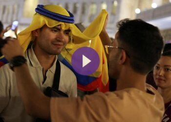 الغترة والعقال يوحدان جماهير كأس العالم