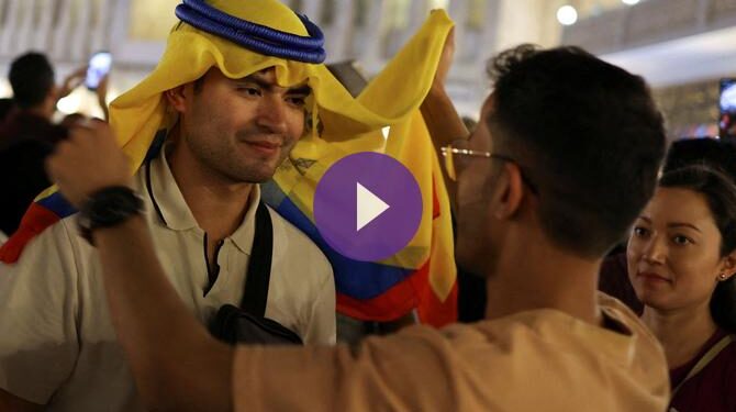 الغترة والعقال يوحدان جماهير كأس العالم