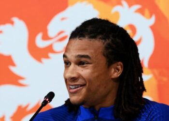 أكيه: “على الفريق بأكمله” أن يحاول إيقاف ميسي