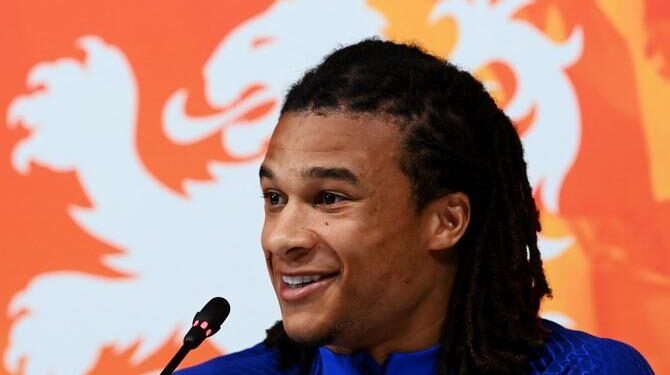 أكيه: “على الفريق بأكمله” أن يحاول إيقاف ميسي