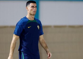 كريستيانو رونالدو على دكة البدلاء في مواجهة سويسرا