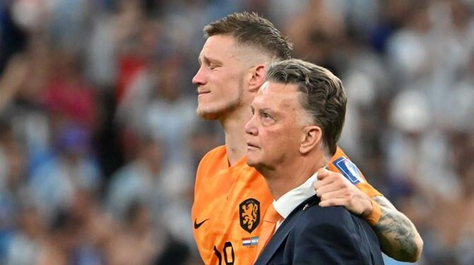 فان خال يؤكد انتهاء مسيرته مع المنتخب الهولندي