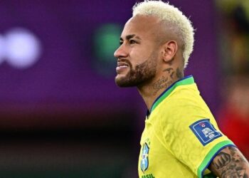 بيليه يوجه رسالة تهنئة ودعم لنيمار