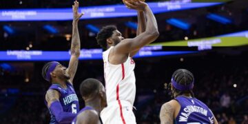 إمبيد ينضم إلى تشامبرلاين وأيفرسون بتسجيله 53 نقطة