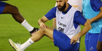 بنزيمة ينشر رسالة دعم لرفاقه في منتخب فرنسا