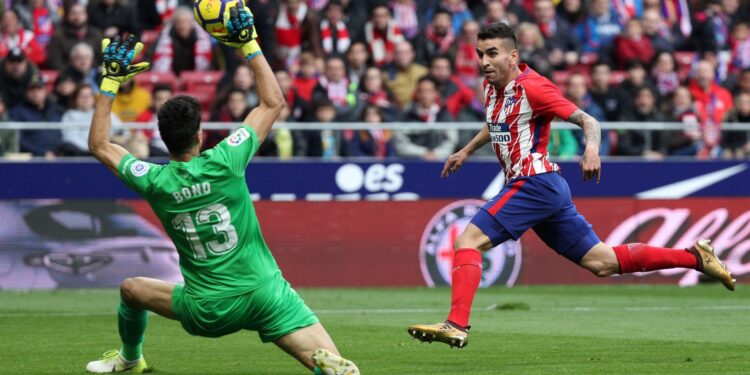 بونو... حارس أحلام المغرب... من الظل قبل سنوات إلى ضوء المونديال الساطع 1 بونو… حارس أحلام المغرب… من الظل قبل سنوات إلى ضوء المونديال الساطع