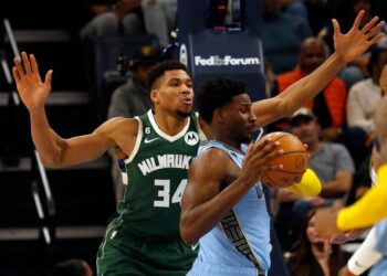 ممفيس يسقط باكس ويتصدر الغربية تزامنًا مع خسارة بيليكانز