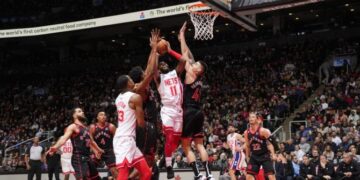 إرفينغ يقود نتس للفوز في الثانية الأخيرة على رابتورز