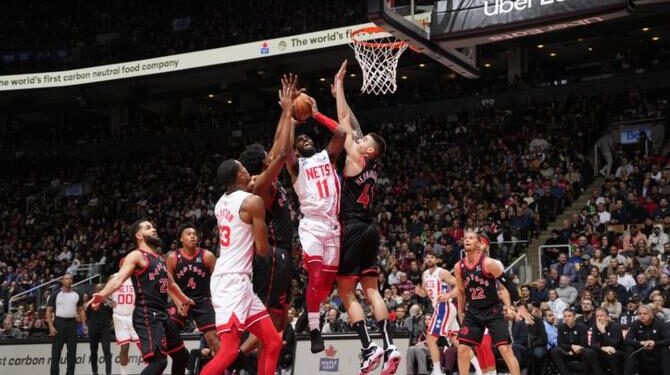 إرفينغ يقود نتس للفوز في الثانية الأخيرة على رابتورز