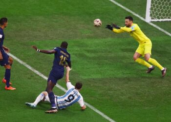 هوغو لوريس يدخل تاريخ كأس العالم