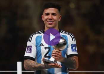 إنزو فرنانديز يتحصل على جائزة أفضل لاعب شاب