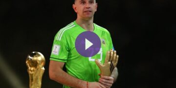 مارتينيز أفضل حارس في كأس العالم FIFA قطر 2022™