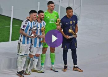 الصحافة الدولية تحتفل بميسي “الخارق” وتواسي مبابي “المذهل”