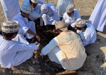 مركز بيئة السويق ينفذ حملة استزراع لأشجار برية في ولاية الخابورة