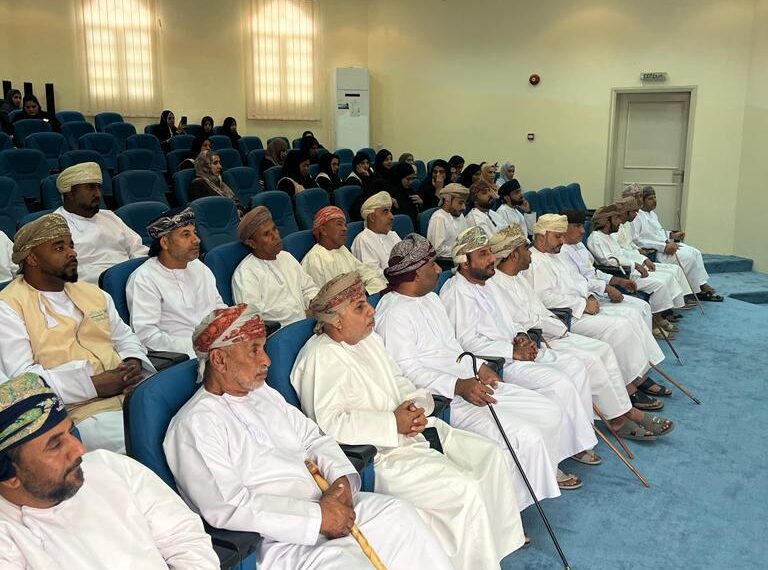 مركز البيئة بولاية السويق ينظم ندوة بعنوان "ملوثات البيئة البحرية " 1 AAB8FA07 9563 411E AFDD F7CF93613FB1