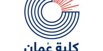 كلية عُمان للإدارة والتكنولوجيا تقدم عقود عمل للأوائل من خريجيها