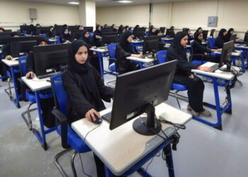 دفعة جديدة من المواطنات تلتحق بالعمل في شرطة عُمان السُّلطانية