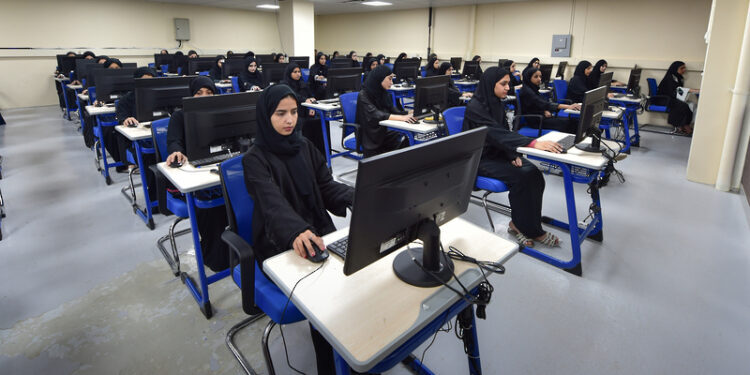 دفعة جديدة من المواطنات تلتحق بالعمل في شرطة عُمان السُّلطانية 1 دفعة جديدة من المواطنات تلتحق بالعمل في شرطة عُمان السُّلطانية