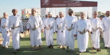 جمعية الصحفيين العمانية تشهد إنطلاق فعاليات مهرجان البشائر للهجن العربية