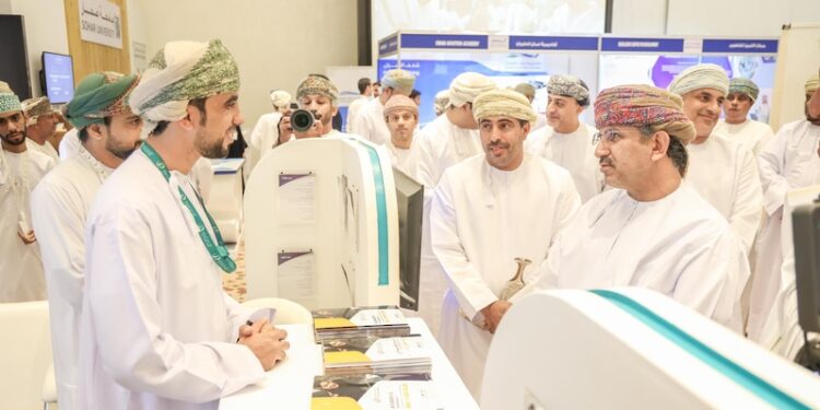 افتتاح معرض التخصصات الجامعية والبرامج التدريبية بشمال الباطنة