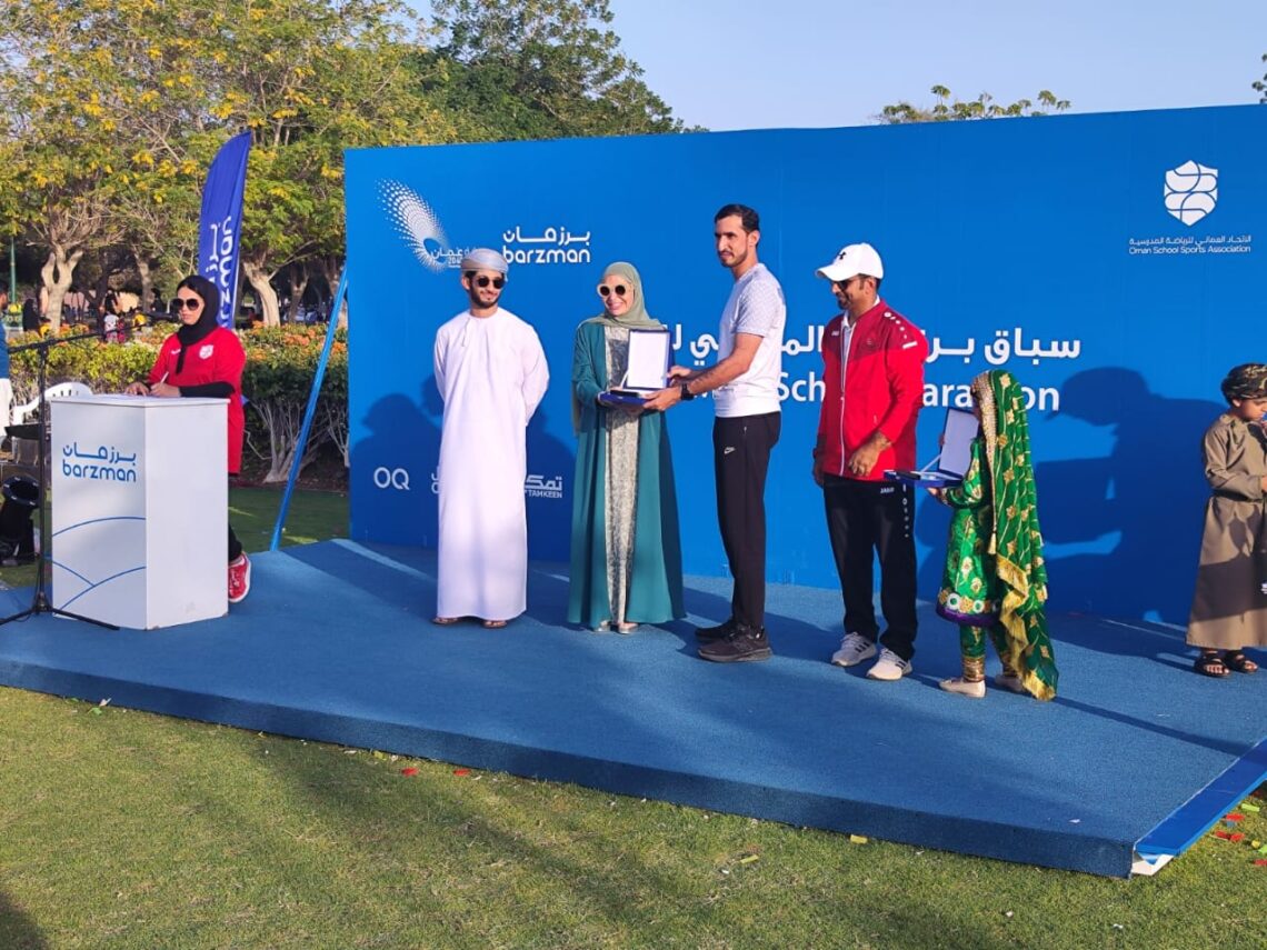 تكريم الفائزين في سباق برزمان المدرسي للجري 2023 بحدائق الصحوة
