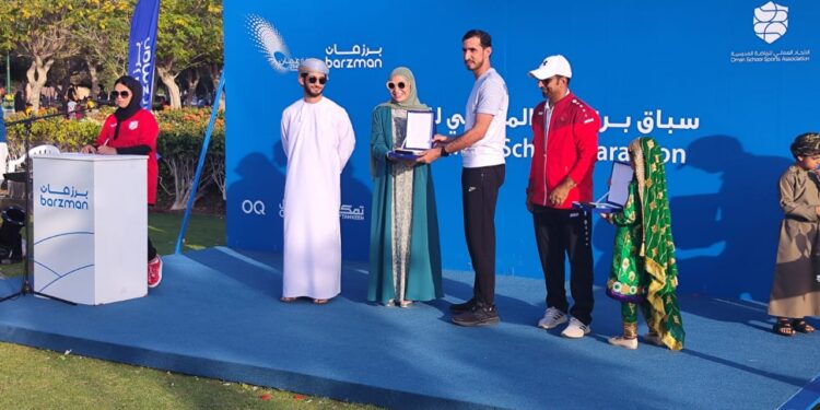 تكريم الفائزين في سباق برزمان المدرسي للجري 2023 بحدائق الصحوة
