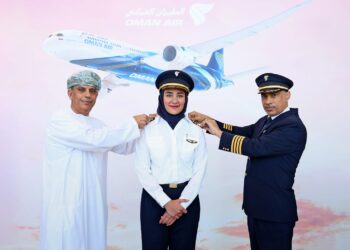 الطيران العماني يضم إلى طاقمه أول عمانية كقبطان جوي