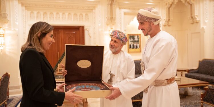 ‏وزيرة الثقافة المصريّة تزور دار الأوبرا السلطانية ‎مسقط ودار الفنون الموسيقية