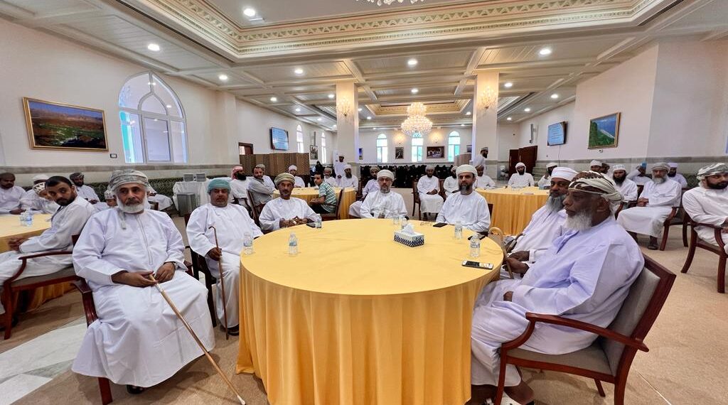 حفل تخريج معلمي الجمعية العمانية للعناية بالقرآن الكريم ومعلماتها لمنهجيها: (المرتل المُجيد، والمرتل الصغير)