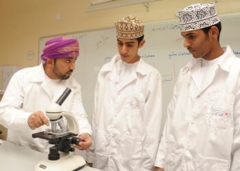 ‏‎ بعد غدٍ.. سلطنة عُمان تحتفل بيوم المعلم العماني