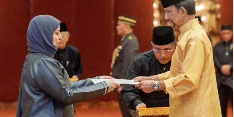 سفيرة سلطنة عُمان لدى برونـاي دار السلام تقدم أوراق اعتمادها